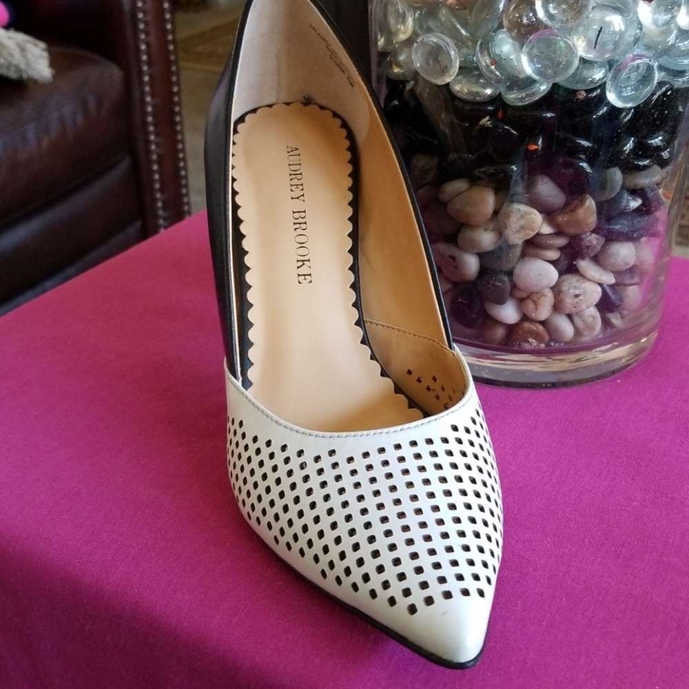 Shoes - Picture 3 of 4